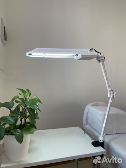 Лампа настольная на струбцине