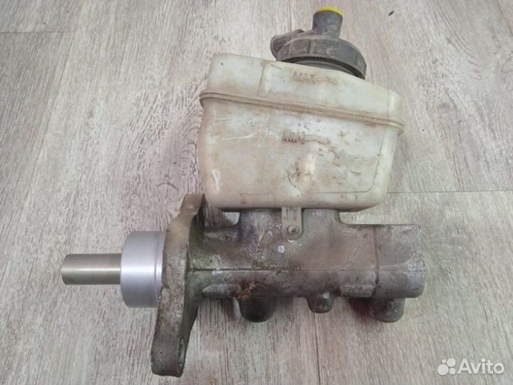 Главный тормозной цилиндр Renault Duster HSA K4M