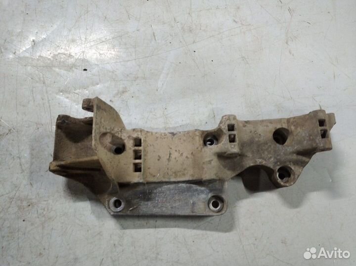 Кронштейн генератора Фольксваген Шаран