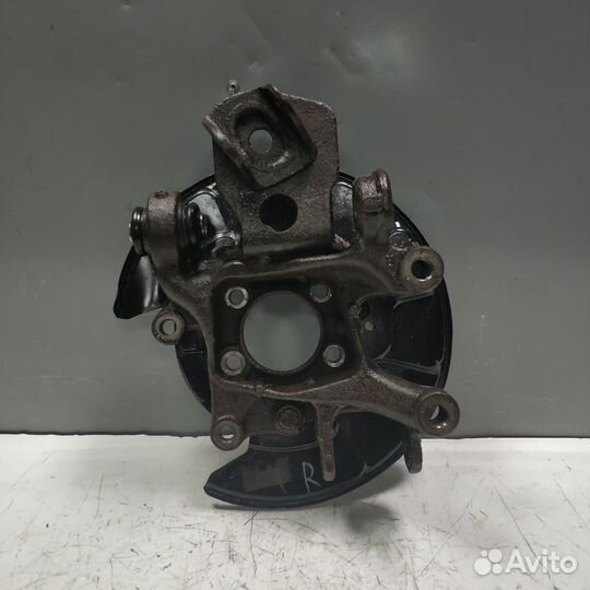 Кулак задний правый Toyota RAV4 XA30