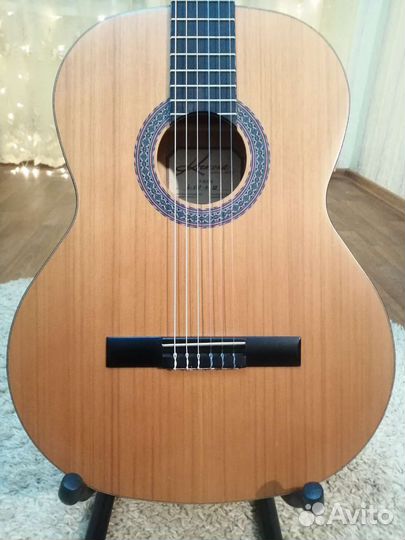 Классическая Болгарская гитара Kremona p650m