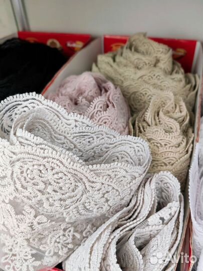 Кружево на сетке широкое в наличии