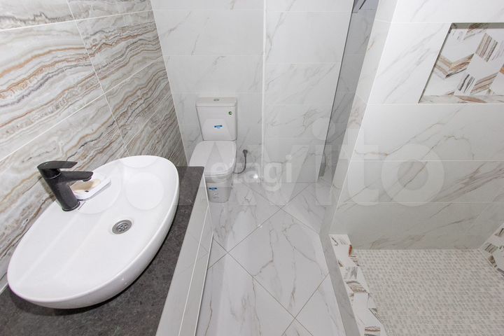 Коттедж 250 м² на участке 8 сот.