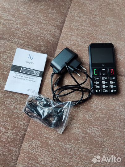 Телефон Fly Ezzy 9