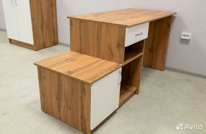 Письменный стол в офис Свифт Дуб Крафт/Белый