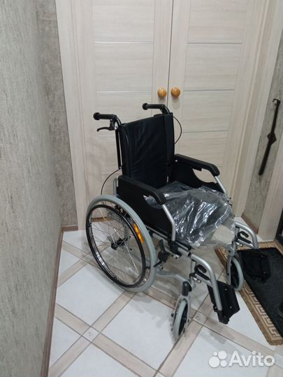 Инвалидная коляска новая