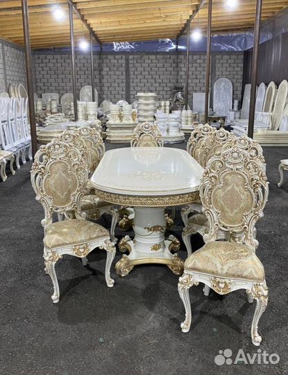 Стол и стулья