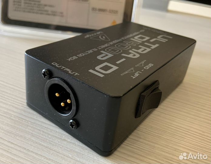 DI-box Behringer Ultra DI400P