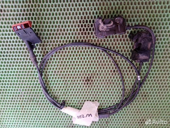 Замок капота Mercedes-Benz C-Class W204 M271.820