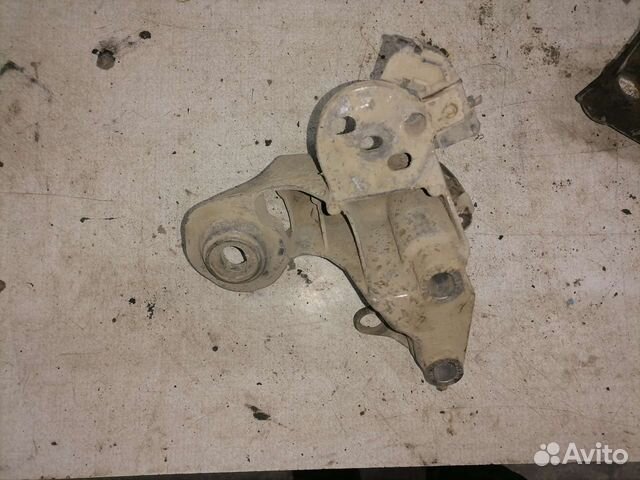 Кронштейн опоры двс AHL 1,6 правый Audi/Volkswagen