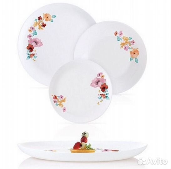Столовый набор тарелок