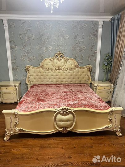 Спальный гарнитур