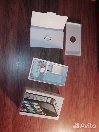 Телефон iPhone 4S 8 гб