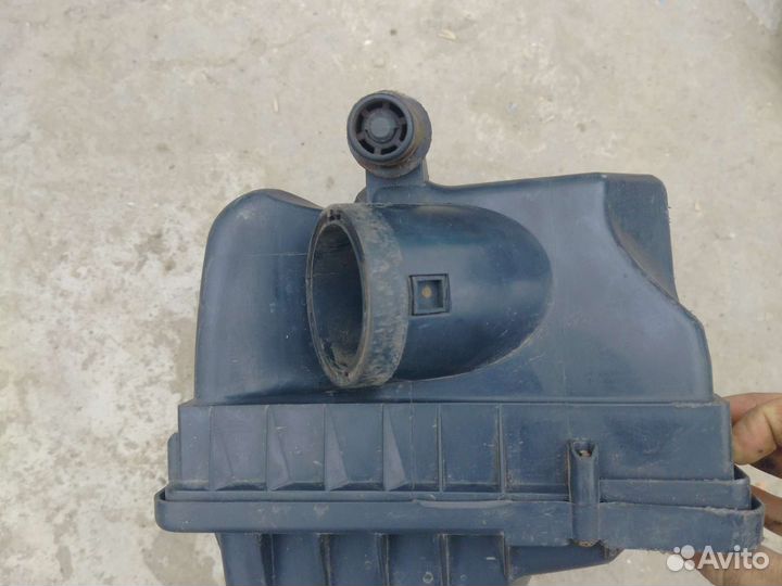 Корпус воздушного фильтра Opel Astra H 1.6