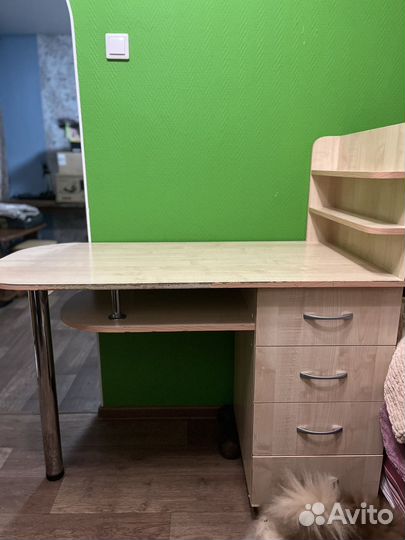 Маникюрный стол бу