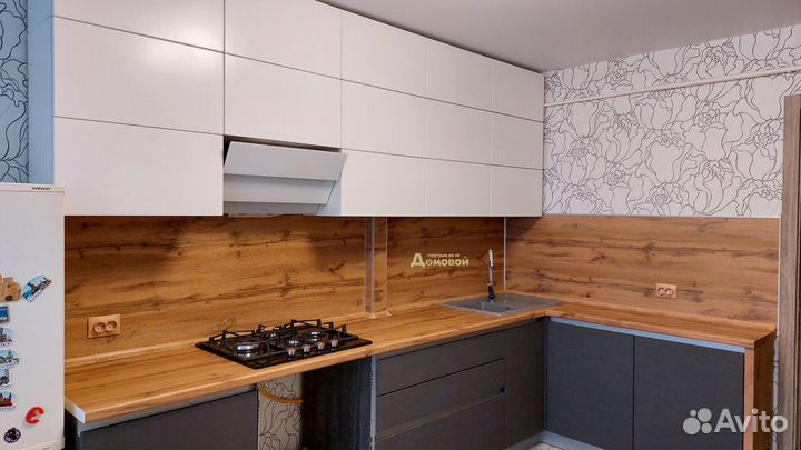 Кухня с увеличенным верхом