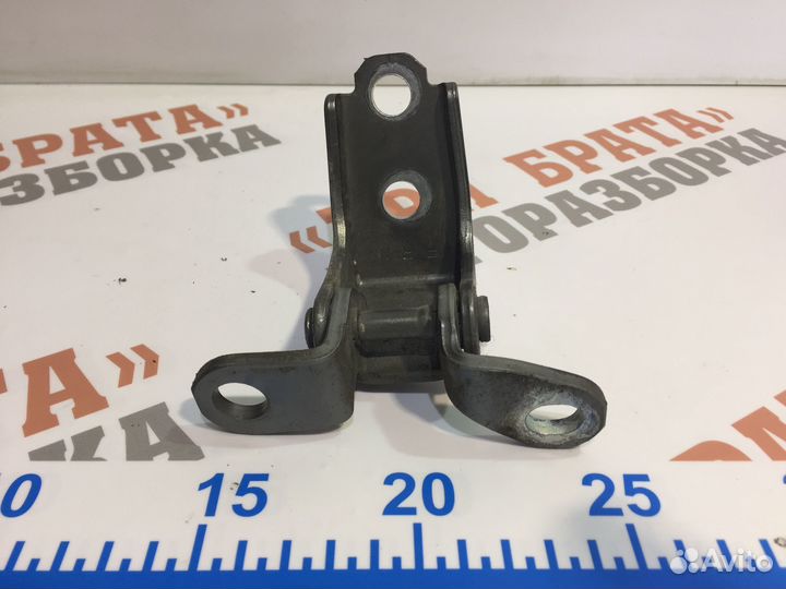 Петля нижняя задней двери Прав. Хонда Цивик 2008г