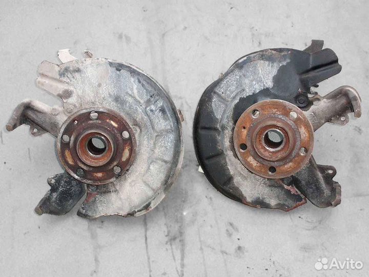 Кулак поворотный правый в сборе VW Polo 04г 1.4 16