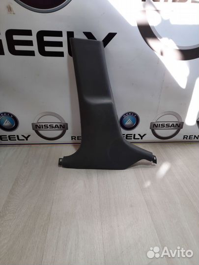 Обшивка средней стойки накладка ремня безопасности