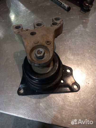Подушка двигателя VW Polo