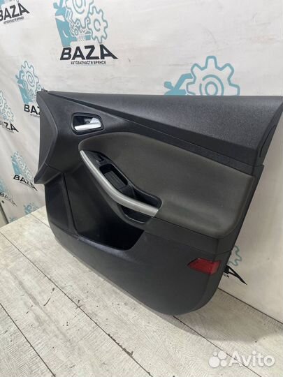 Обшивка передней правой двери Ford Focus 3