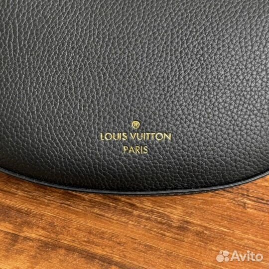 Сумка Louis Vuitton Low Key
