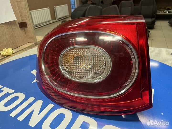 Фонарь задний левый 5N0945095H Volkswagen Tiguan
