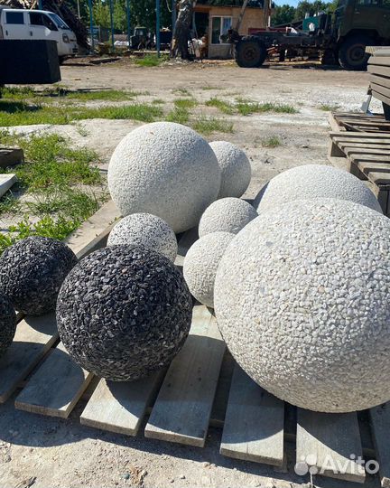 Шары сферы полусферы из бетона мрамора для газона