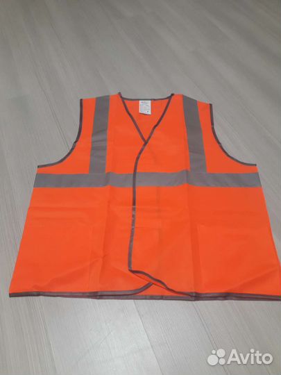 Сигнальный светоотражающий жилет для водителя