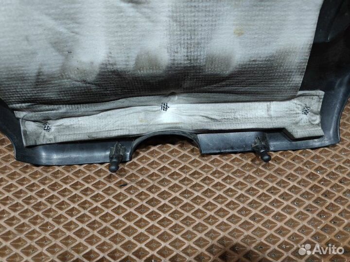 Декоративная крышка двигателя Nissan Serena C25