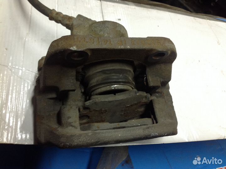 Суппорт тормозной передний правый Рено Логан