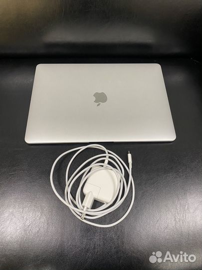 MacBook Air 13 M1 (2020), 8/256 гб