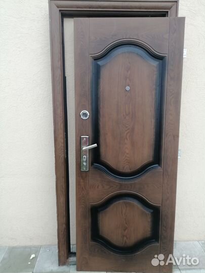 Продаётся дверь 860/2050