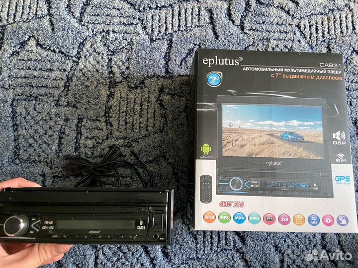 Автомагнитола с выдвижным экраном