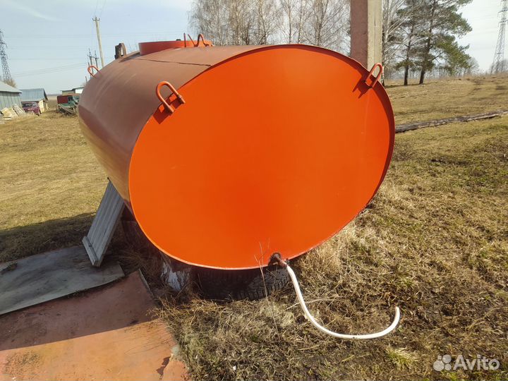 Металлическая ёмкость для воды, бочка железная