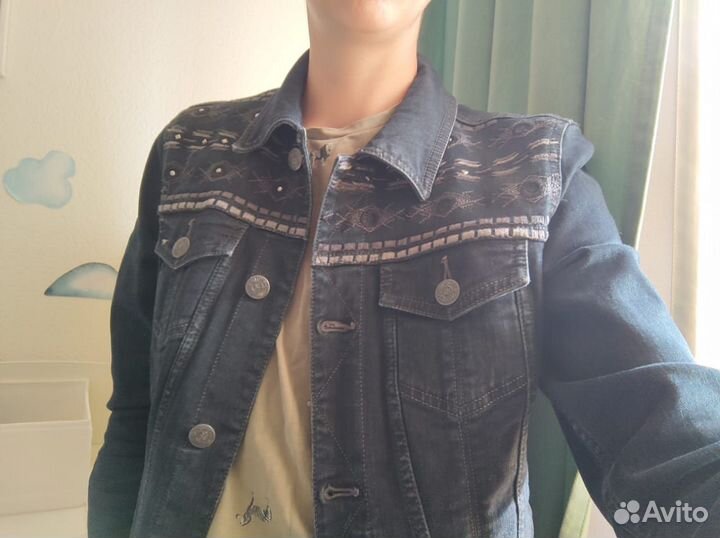 Джинсовая куртка
