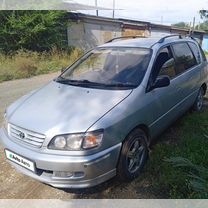 Toyota Ipsum 2.0 AT, 1996, 350 000 км, с пробегом, цена 565 000 руб.