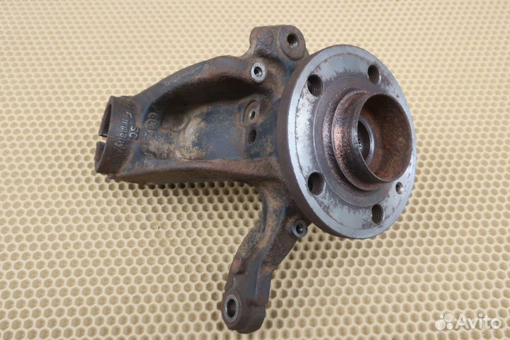 Кулак поворотный правый VW Polo Sedan