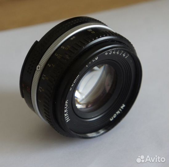 Объектив Nikon 50mm f/1.8 Nikkor