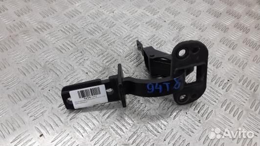 Петля крышки багажника volvo V70 3 (94T08GP02)