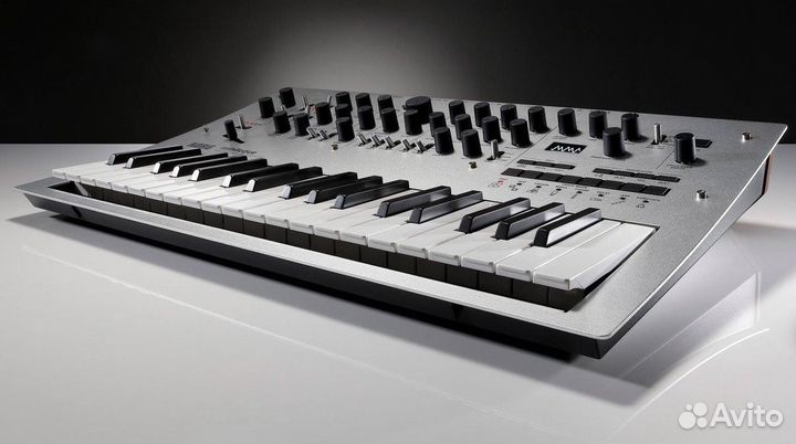 Аналоговый синтезатор Korg Minilogue Новый