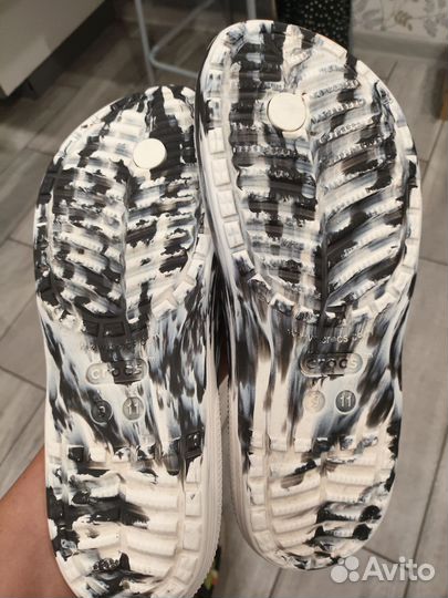 Женские шлепанцы crocs