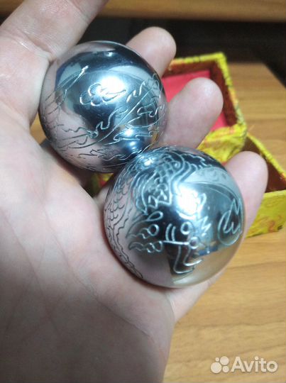 Два стальных музыкальных шарика