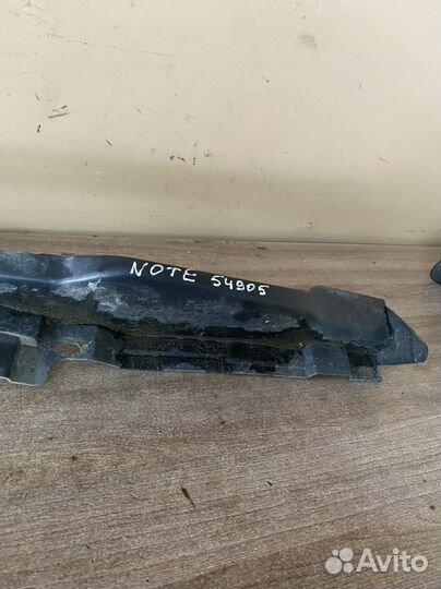 Кронштейн заднего бампера (центр) Nissan Note