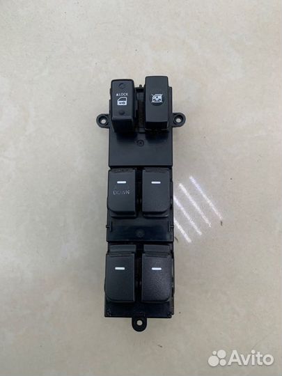 Блок управый стеклоподъемниками Kia Soul G4FG 2012