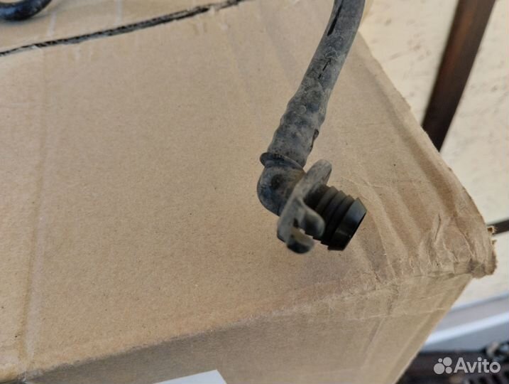 Трубка с датчиком давления воздуха усилителя