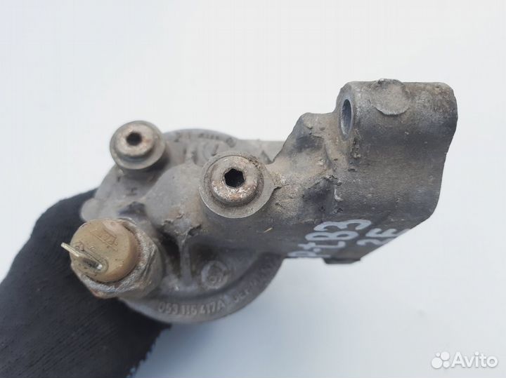 Кронштейн масляного фильтра Volkswagen Passat B3