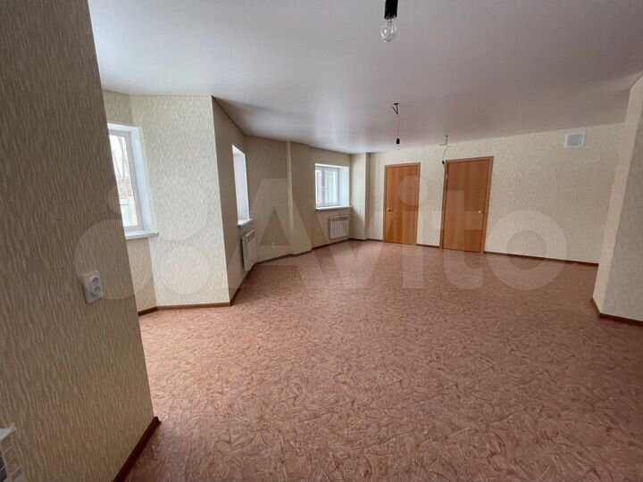 4-к. квартира, 91 м², 1/3 эт.