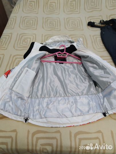 Горнолыжная женская куртка 44 46