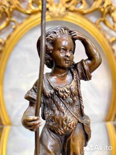 Старинная бронзовая миниатюра.Мальчик с посохом,19